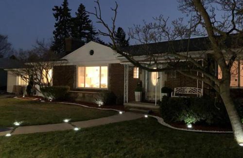 Harper Woods House | Elegant & spacious 32 Gem in Harper Woods