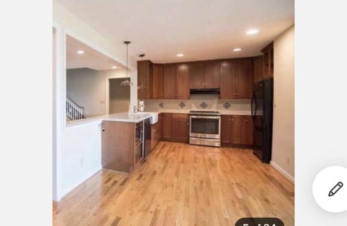 Mandana House | Elegant/Spacious home overlooking the lake