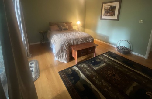 Mandana House | Elegant/Spacious home overlooking the lake
