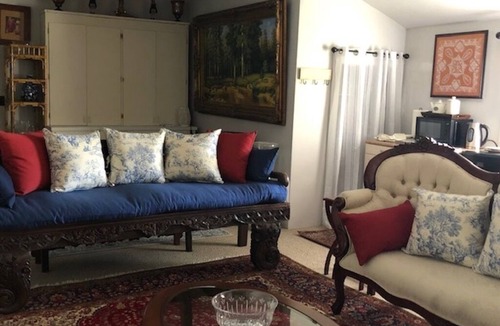 Claremont House | Elegant Spacious Private Studio ~ Upscale Berkeley