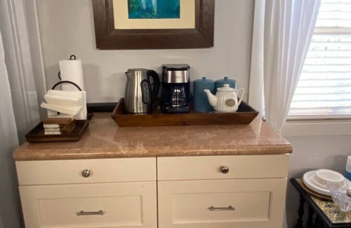 Claremont House | Elegant Spacious Private Studio ~ Upscale Berkeley