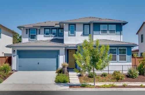 Woodland House | Elegant & Spacious Retreat w/Yard in Woodland!