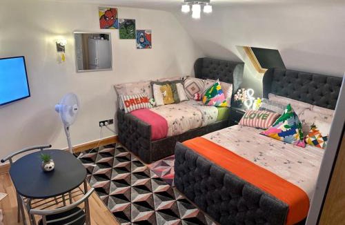 Whitefoot House | Elegant Square