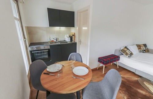 Noes Apartment | Elegant studio in the heart of Crans