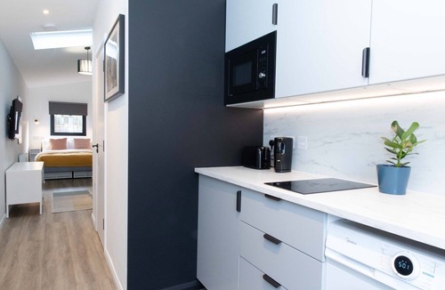 Beverley Apartment | Elegant studio in New Malden