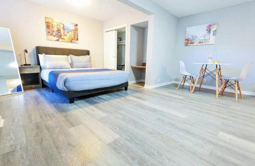 Neartown Cabin | Elegant Studio Montrose-Amalfi @ The ItalianPlaza