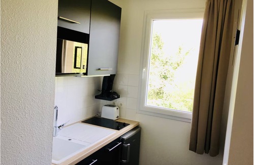 Equemauville Apartment | Elegant studio with balcony 5 min from Honfleur parking and swimming pool