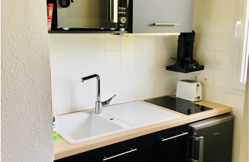 Equemauville Apartment | Elegant studio with balcony 5 min from Honfleur parking and swimming pool
