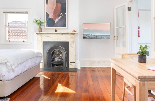 Petersham Apartment | Elegant Studio with Sunny Kitchen 25 min from CBD