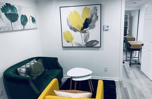 Pointe-aux-Trembles Apartment | Elegant stylized apartment