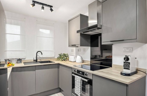 Newborough Apartment | Elegant Suburban Apartment