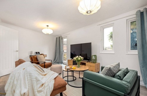 Newborough Apartment | Elegant Suburban Apartment