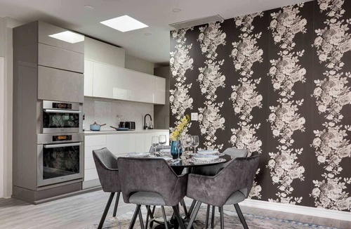 Leslieville Hotel | Elegant Suite w Patio, BBQ Grill!
