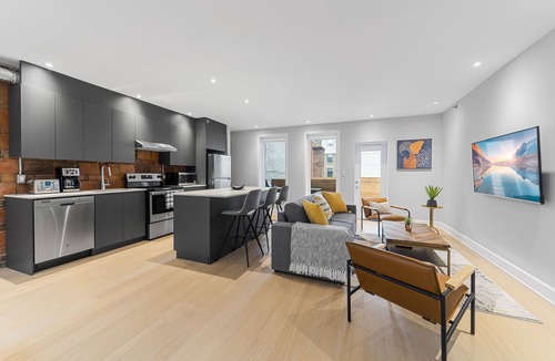 Downtown Montreal Apartment | Elegant Suites De La Montagne- Dtwn Mtl