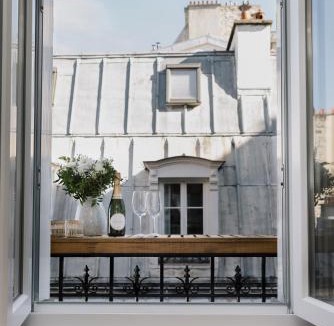 L'Europe Apartment | Elegant Sunlit Flat with Balcony near Parc Monceau - B94