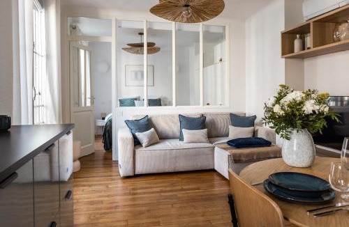 L'Europe Apartment | Elegant Sunlit Flat with Balcony near Parc Monceau - B94