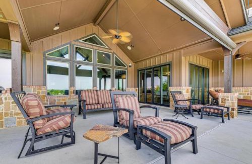 Rosston House | Elegant 'Sunset Meadow Ranch' in Texas w/Hot Tub