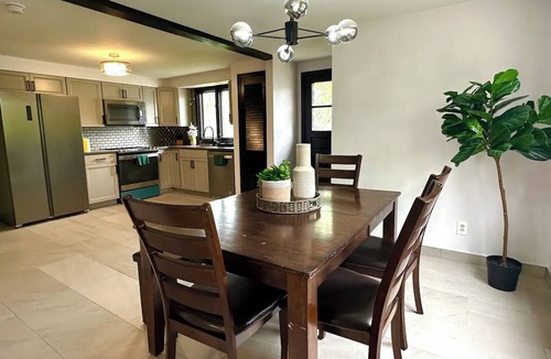 Amherst Apartment | Elegant Sweet Home Apartment 1