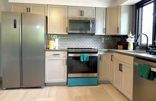 Amherst Apartment | Elegant Sweet Home Apartment 1
