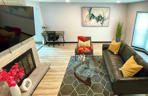 Amherst Apartment | Elegant Sweet Home Apartment 1