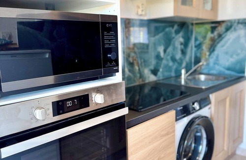Port Ariane Apartment | Elegant T3, Air conditioning, Parking and Pool,