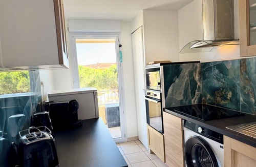 Port Ariane Apartment | Elegant T3, Air conditioning, Parking and Pool,