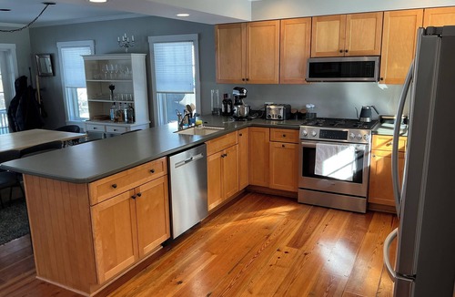 Clayton House | Elegant three bedroom home in park-like setting