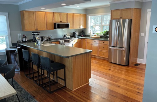 Clayton House | Elegant three bedroom home in park-like setting