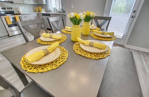 East Point House | Elegant Townhome - 8 mins ATL airport - 15 mins Tyler Perry Studios