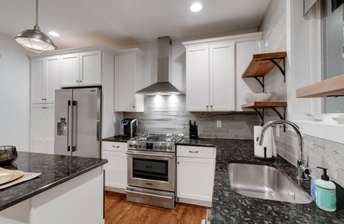 Eighth Avenue House | Elegant Townhouse Near Broadway