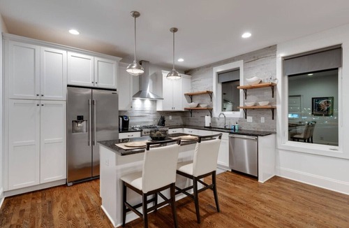 Eighth Avenue House | Elegant Townhouse Near Broadway