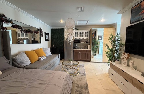 Country Walk Apartment | Elegant Tranquil Restful Oasis with Pure Serenity Pool and Garden Suite Studio