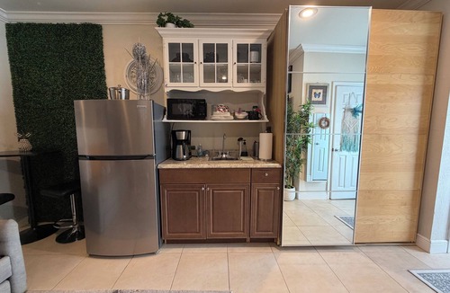 Country Walk Apartment | Elegant Tranquil Restful Oasis with Pure Serenity Pool and Garden Suite Studio