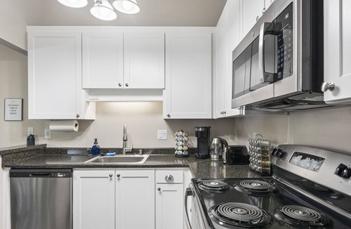 Fremont House | Elegant Treehouse Getaway