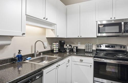 Fremont House | Elegant Treehouse Getaway