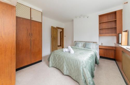 Canons House | Elegant Tudor Venue