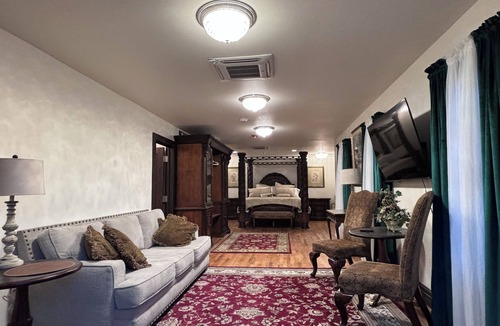 Excelsior Springs Hotel | Elegant two room loft in historic downtown Excelsior Springs.