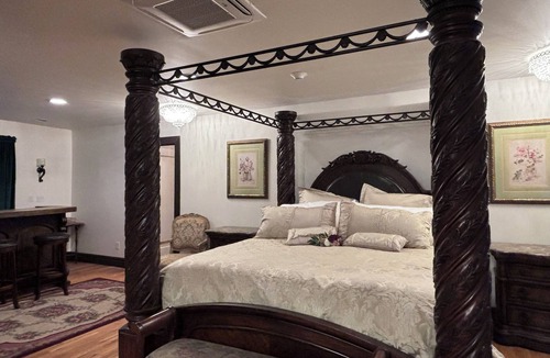 Excelsior Springs Hotel | Elegant two room loft in historic downtown Excelsior Springs.