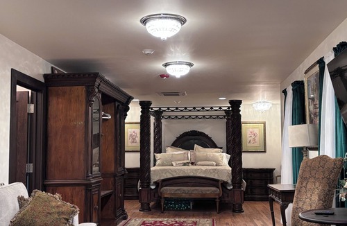 Excelsior Springs Hotel | Elegant two room loft in historic downtown Excelsior Springs.
