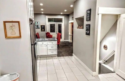 South Salt Lake Apartment | Elegant & Updated, For People of all Sizes READ