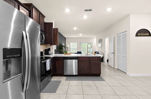 Baymeadows House | Elegant & Upscale 2BR Townhome