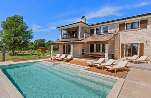Galizana Villa | Elegant Villa Campagna with a swimming pool