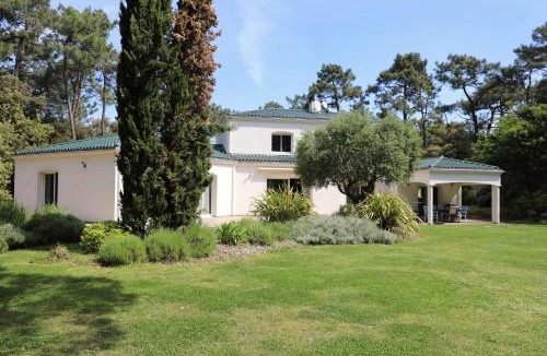 Bourgenay Villa | Elegant Villa for 10 with Pool in the heart of an ocean-view setting