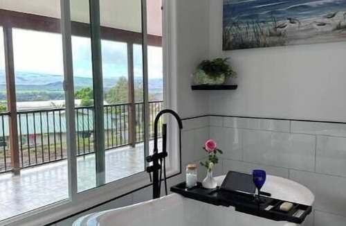 Kamuela House | Elegant Waimea Escape