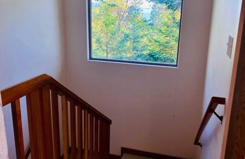 Eastsound House | Elegant Water View, Walk to Moran State Park, Kayak, Trails, Rosario Resort, Minutes to Town