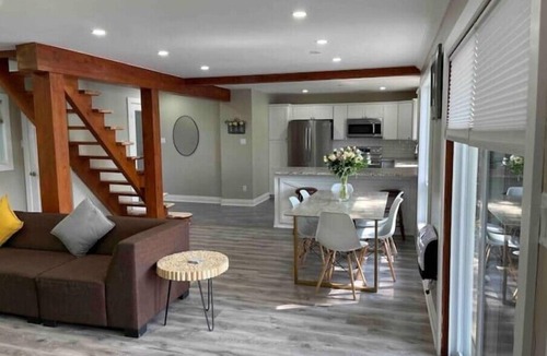 Highlands East Cottage | Elegant waterfront retreat on Paudash Lake with sunset views!