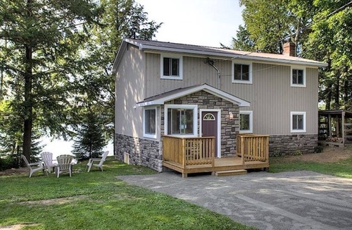 Highlands East Cottage | Elegant waterfront retreat on Paudash Lake with sunset views!