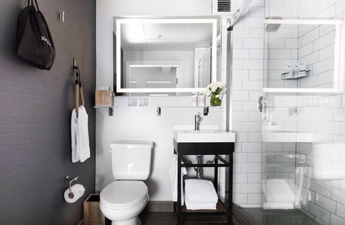 South Beach Hotel | Elegant Waterfront Hotel Rooms | 3 Units | Harbor Court San Francisco