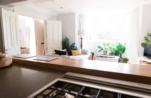 Dowanhill Apartment | Elegant West End Flat in Glasgow