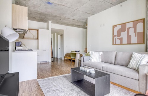 West Loop Gate Apartment | Elegant West Loop Studio w/Pool, Gym & Lounge, nr L, by Blueground